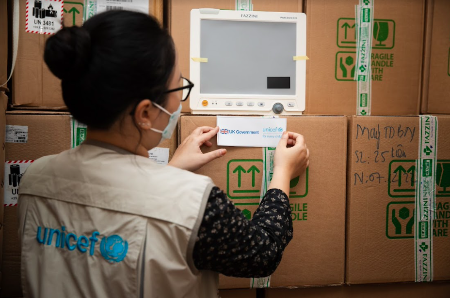 Chính phủ Anh và UNICEF hỗ trợ trang thiết bị y tế trị giá 500.000 bảng Anh cho Việt Nam Chính phủ Anh và UNICEF hỗ trợ trang thiết bị y tế trị giá 500.000 bảng Anh cho Việt Nam
