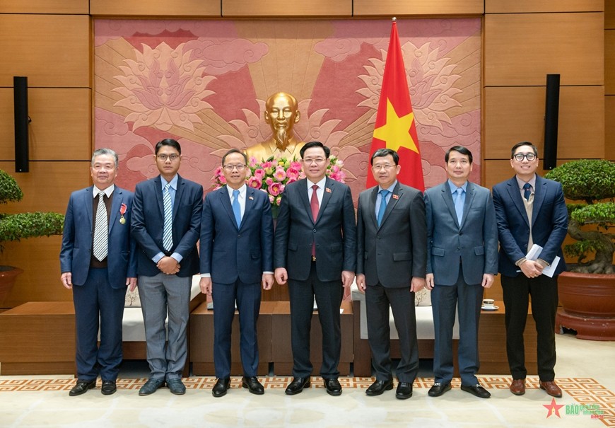 Chủ tịch Quốc hội Vương Đình Huệ tiếp Đại sứ Vương quốc Campuchia Chủ tịch Quốc hội Vương Đình Huệ tiếp Đại sứ Vương quốc Campuchia