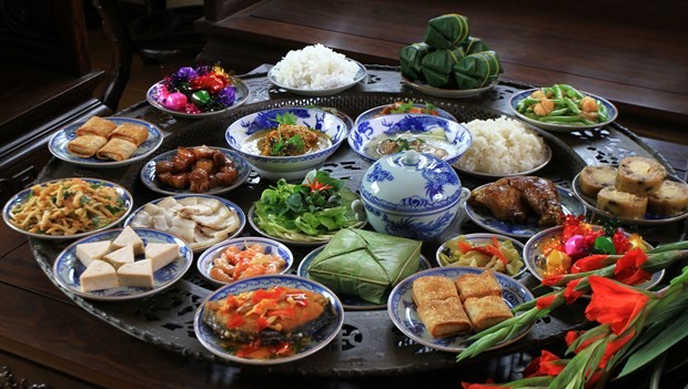 Food offerings to ancestors in Hue on Lunar New Year's Day (Photo: Internet) Food offerings to ancestors in Hue on Lunar New Year's Day (Photo: Internet)
