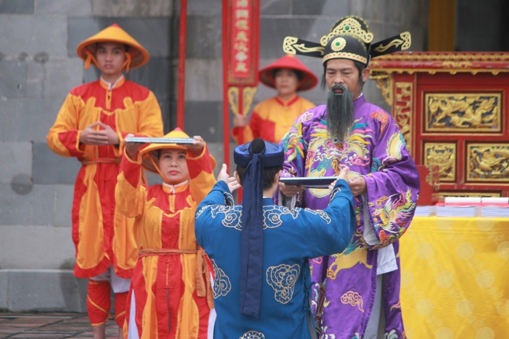 Ban Soc Ceremony under the Nguyen Dynasty (also known as the calendar announcement ceremony). Photo: Minh Hien Ban Soc Ceremony under the Nguyen Dynasty (also known as the calendar announcement ceremony). Photo: Minh Hien