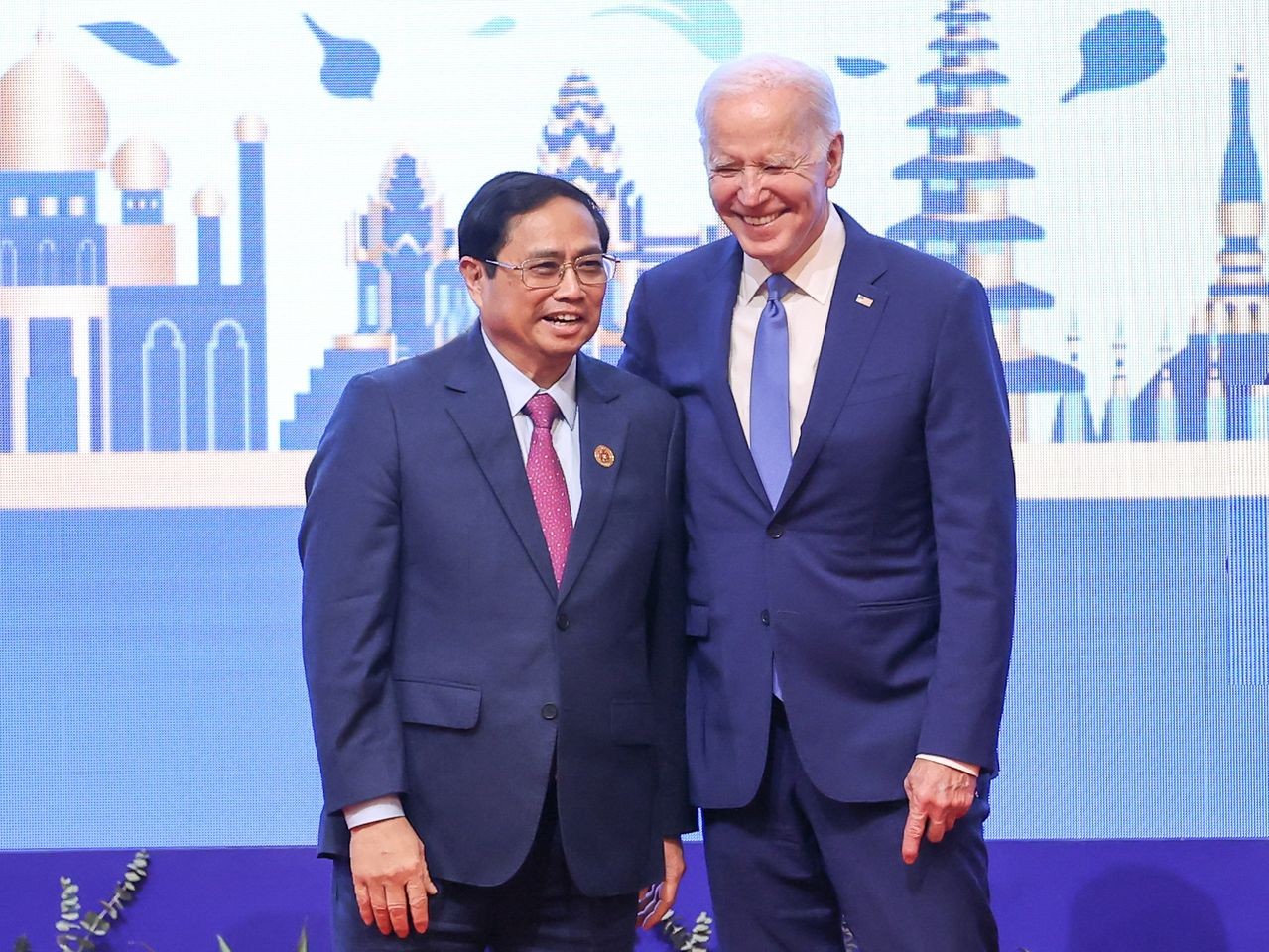 President Joe Biden met Prime Minister Pham Minh Chinh at the 10th annual U.S.-ASEAN Summit in Cambodia. During the Summit, POTUS and the ASEAN leaders elevated U.S.-ASEAN relations to a Comprehensive Strategic Partnership. Photo credit: VGP/Nhật Bắc President Joe Biden met Prime Minister Pham Minh Chinh at the 10th annual U.S.-ASEAN Summit in Cambodia. During the Summit, POTUS and the ASEAN leaders elevated U.S.-ASEAN relations to a Comprehensive Strategic Partnership. Photo credit: VGP/Nhật Bắc