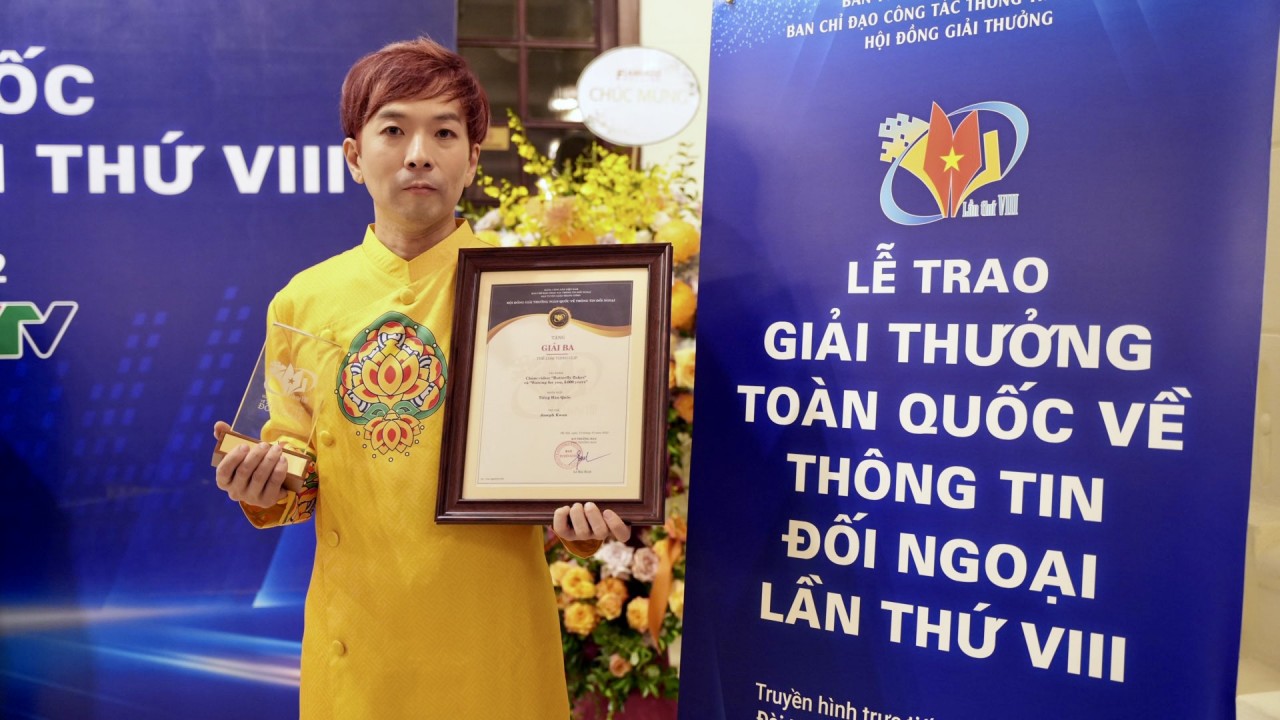 Ca sĩ Hàn Quốc xúc động trước sự đón nhận của khán giả Việt Ca sĩ Hàn Quốc xúc động trước sự đón nhận của khán giả Việt