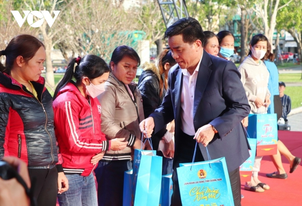 Không để người lao động bị mất việc không có Tết Không để người lao động bị mất việc không có Tết