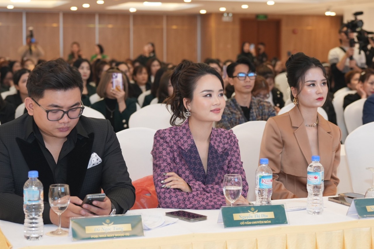 Sự kiện ra mắt sản phẩm và công bố giấy chứng nhận sản phẩm mỹ phẩm của thương hiệu Lurcinn. Sự kiện ra mắt sản phẩm và công bố giấy chứng nhận sản phẩm mỹ phẩm của thương hiệu Lurcinn.