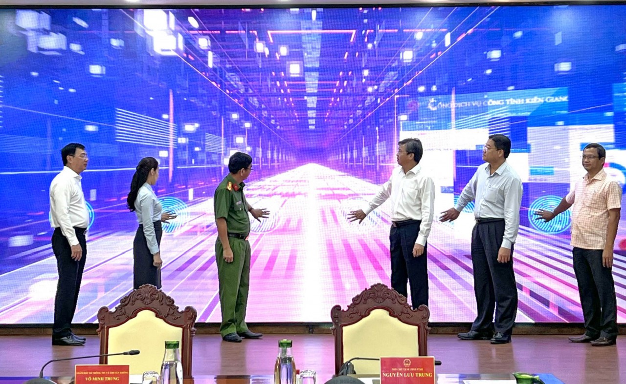 Kiên Giang: Người dân, doanh nghiệp được thực hiện tất cả thủ tục hành chính trực tuyến Kiên Giang: Người dân, doanh nghiệp được thực hiện tất cả thủ tục hành chính trực tuyến
