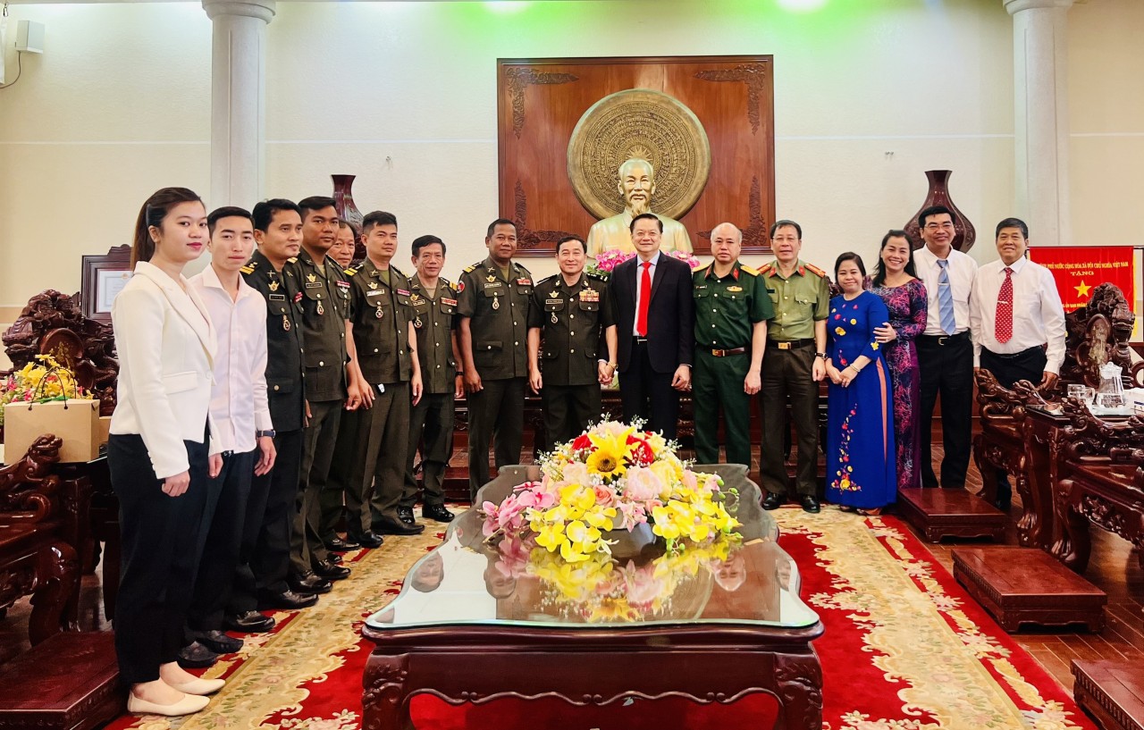 Đoàn Cục Phát triển - Bộ Quốc phòng Campuchia thăm, chúc tết lãnh đạo TP Cần Thơ Đoàn Cục Phát triển - Bộ Quốc phòng Campuchia thăm, chúc tết lãnh đạo TP Cần Thơ
