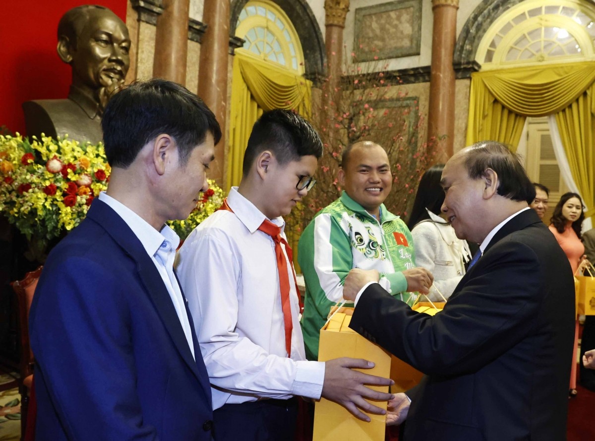 Lan tỏa những tấm lòng nhân ái, không để ai bị bỏ lại phía sau Lan tỏa những tấm lòng nhân ái, không để ai bị bỏ lại phía sau