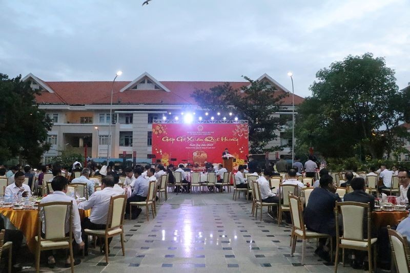 Khoảng 400 người đại diện cho cộng đồng người Việt Nam tại Campuchia tham dự sự kiện (Ảnh: Nguyễn Hiệp).