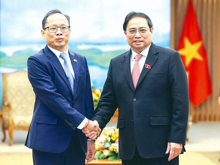Prime Minister Pham Minh Chinh (right) receives outgoing Cambodian Ambassador Chay Navuth. Photo: daibieunhandan.vn Prime Minister Pham Minh Chinh (right) receives outgoing Cambodian Ambassador Chay Navuth. Photo: daibieunhandan.vn