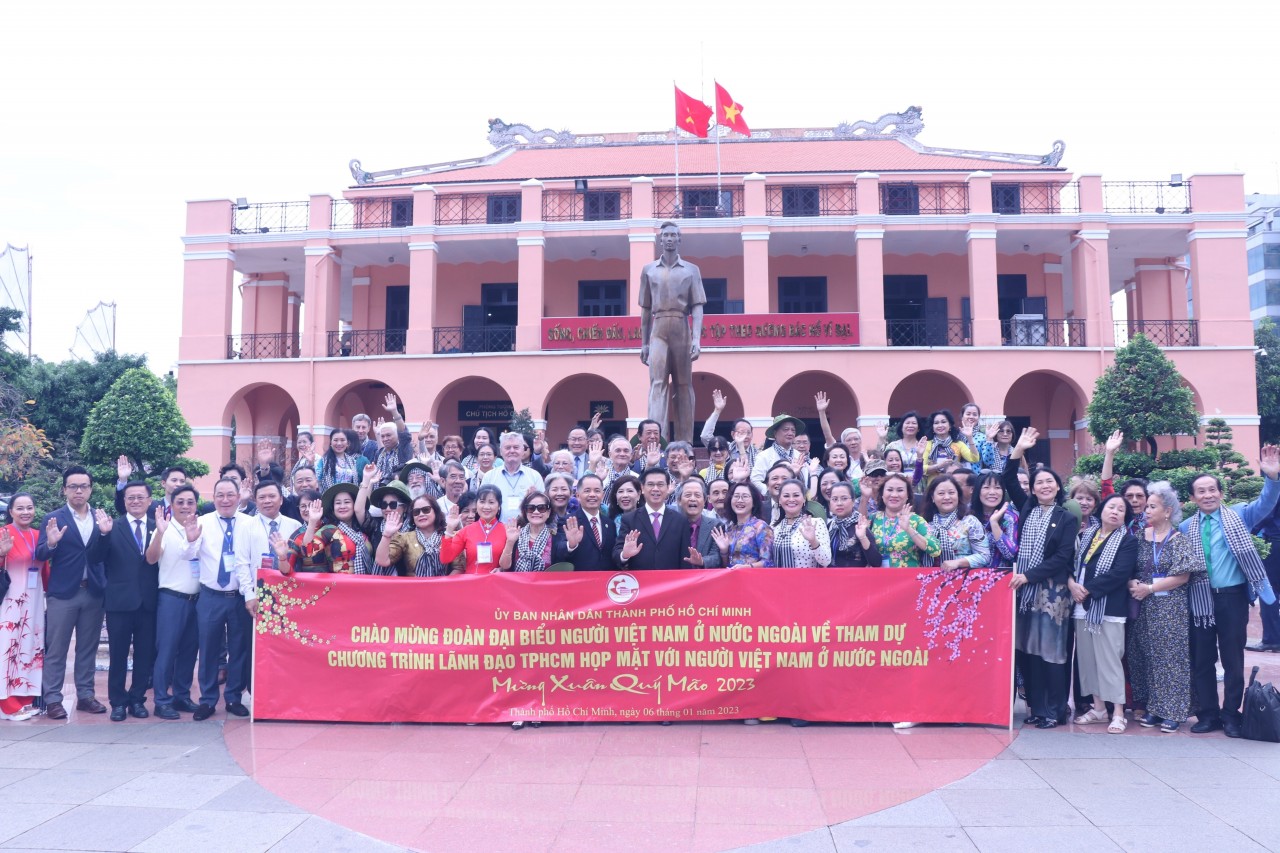 Lãnh đạo TP.HCM gặp mặt kiều bào tiêu biểu nhân dịp đón Xuân Quý Mão | Xã hội | Vietnam+ (VietnamPlus)