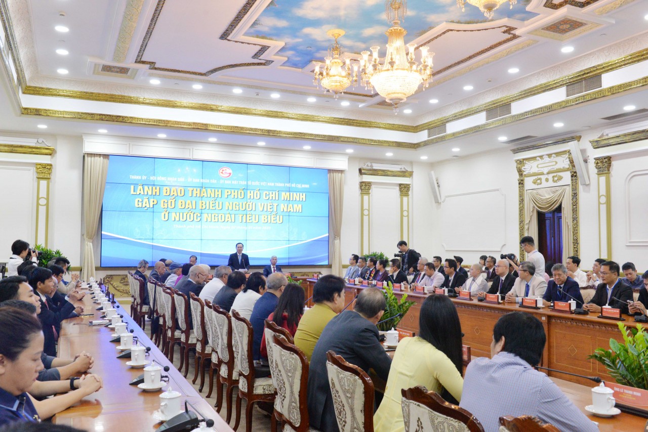 Lãnh đạo TP.HCM gặp mặt kiều bào tiêu biểu nhân dịp đón Xuân Quý Mão | Xã hội | Vietnam+ (VietnamPlus)