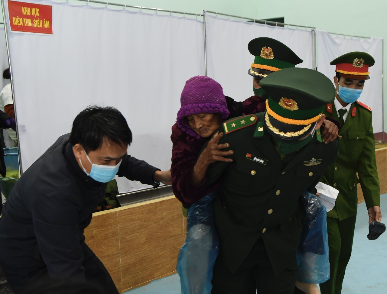 Thừa Thiên Huế: Người dân được khám chữa bệnh và cấp thuốc miễn phí Thừa Thiên Huế: Người dân được khám chữa bệnh và cấp thuốc miễn phí