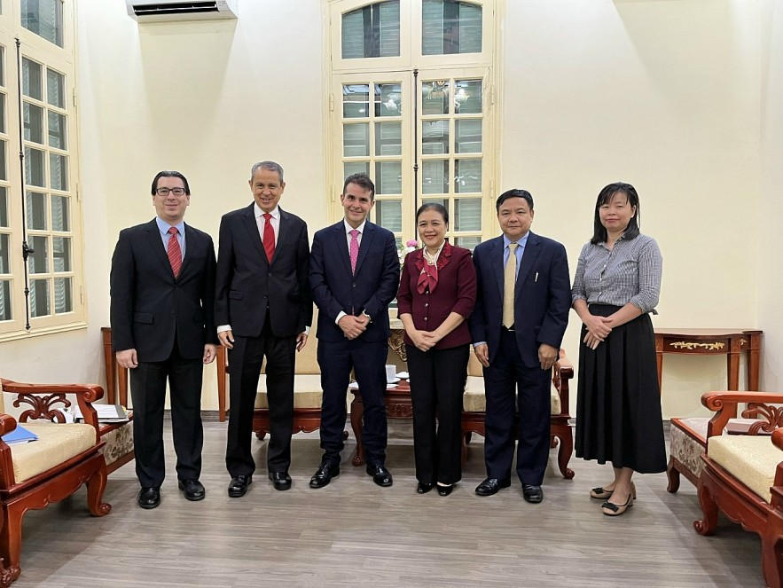 Boosting Vietnam - Mexico Relationship through People-to-People Exchange Boosting Vietnam - Mexico Relationship through People-to-People Exchange