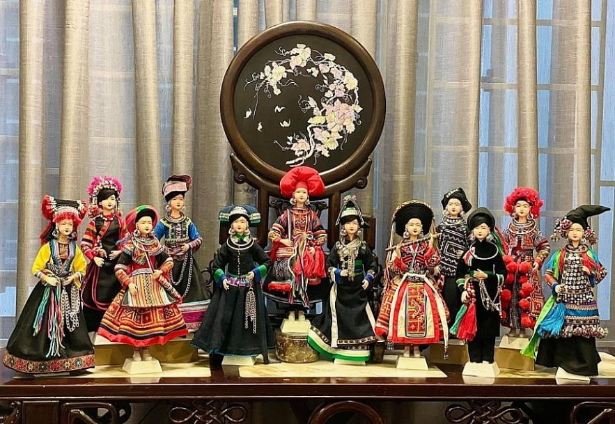 Vietnamese Artist Promotes Traditional Clothes Through Doll Collection Vietnamese Artist Promotes Traditional Clothes Through Doll Collection