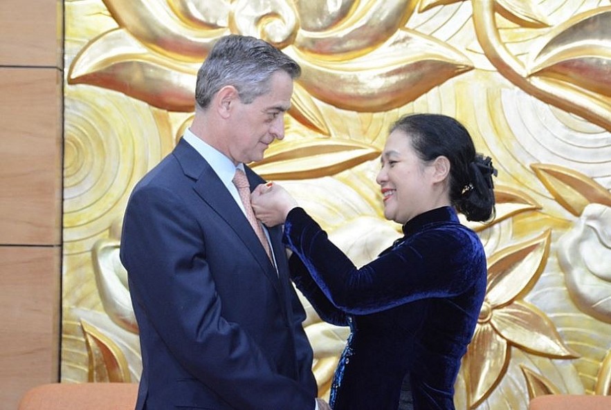 VUFO Grants Highest Medal for Chilean Ambassador to Vietnam VUFO Grants Highest Medal for Chilean Ambassador to Vietnam