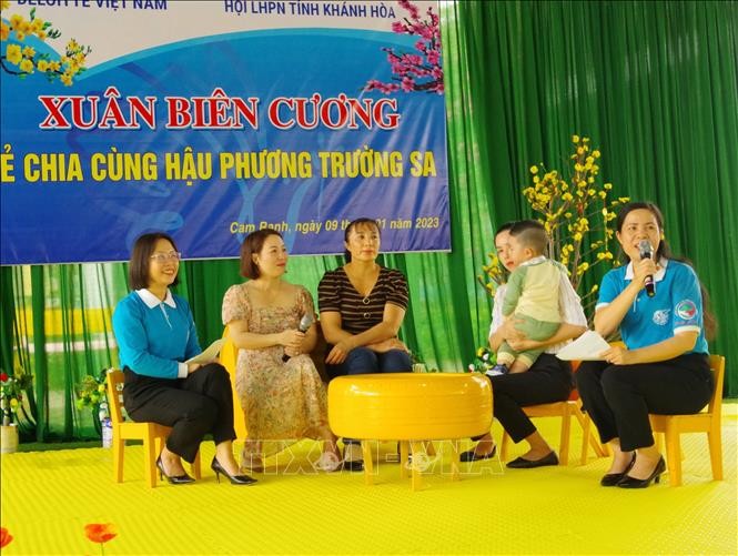 "Xuân biên cương" với gia đình quân nhân huyện đảo Trường Sa "Xuân biên cương" với gia đình quân nhân huyện đảo Trường Sa