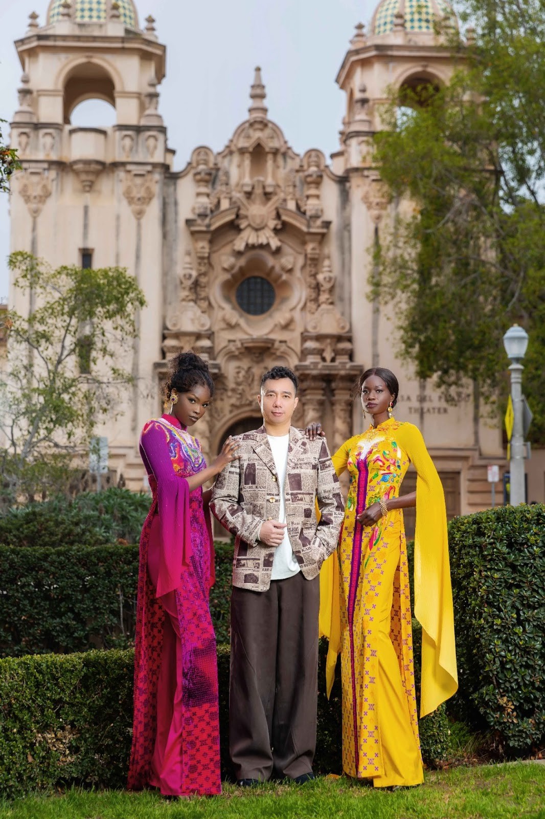 Vietnamese Designer Debuts Ao Dai Collection in US Vietnamese Designer Debuts Ao Dai Collection in US