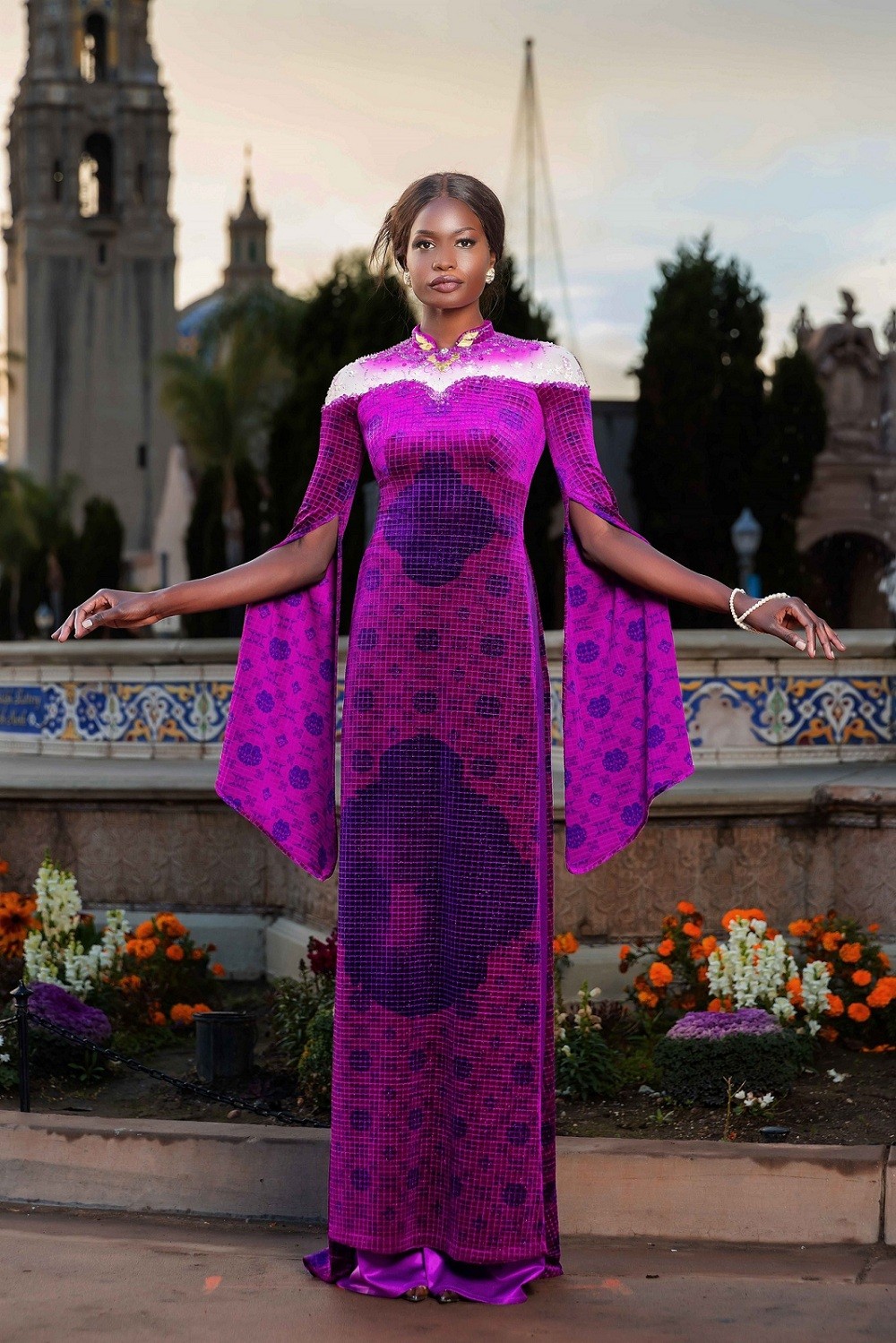 Vietnamese Designer Debuts Ao Dai Collection in US Vietnamese Designer Debuts Ao Dai Collection in US