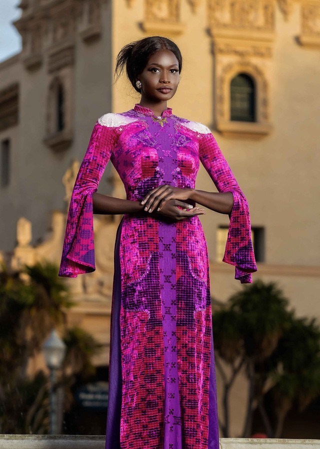 Vietnamese Designer Debuts Ao Dai Collection in US Vietnamese Designer Debuts Ao Dai Collection in US