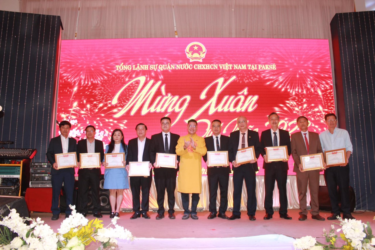 Kiều bào tại 4 tỉnh Nam Lào vui tết Cộng đồng năm 2023 Kiều bào tại 4 tỉnh Nam Lào vui tết Cộng đồng năm 2023