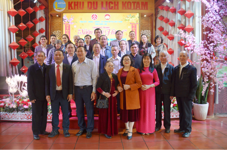 Đắk Lắk tổ chức gặp mặt bà con kiều bào về quê đón Tết Nguyên đán 2023 Đắk Lắk tổ chức gặp mặt bà con kiều bào về quê đón Tết Nguyên đán 2023