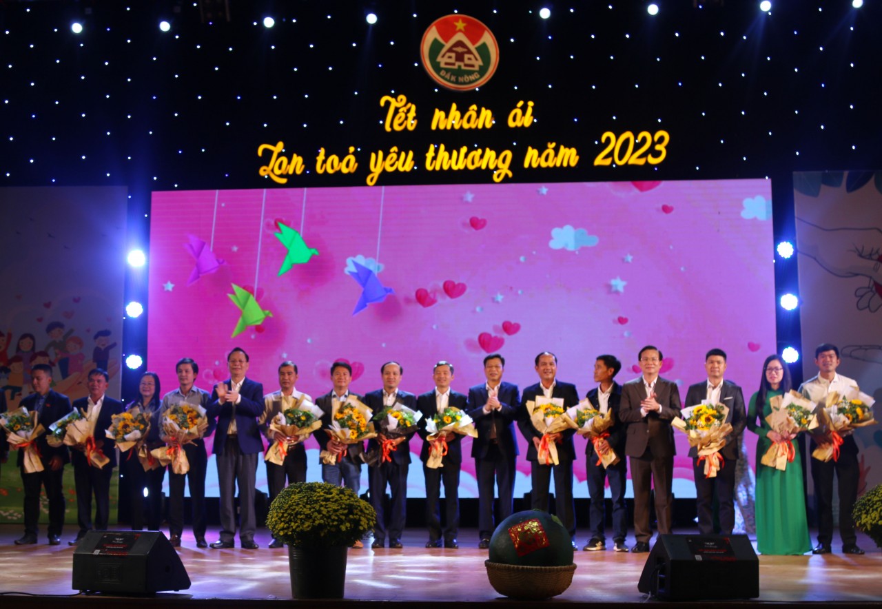 Đắk Nông tiếp nhận trên 20 tỷ đồng qua Chương trình “Tết Nhân ái - Lan tỏa yêu thương” Đắk Nông tiếp nhận trên 20 tỷ đồng qua Chương trình “Tết Nhân ái - Lan tỏa yêu thương”
