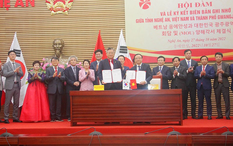 Nghệ An đổi mới hoạt động đối ngoại một cách mạnh mẽ, tích cực, đồng bộ và hiệu quả Nghệ An đổi mới hoạt động đối ngoại một cách mạnh mẽ, tích cực, đồng bộ và hiệu quả