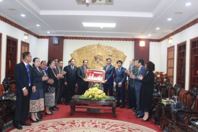 Tỉnh Khăm Muộn (Lào) thăm, chúc Tết lãnh đạo và nhân dân tỉnh Quảng Bình Tỉnh Khăm Muộn (Lào) thăm, chúc Tết lãnh đạo và nhân dân tỉnh Quảng Bình