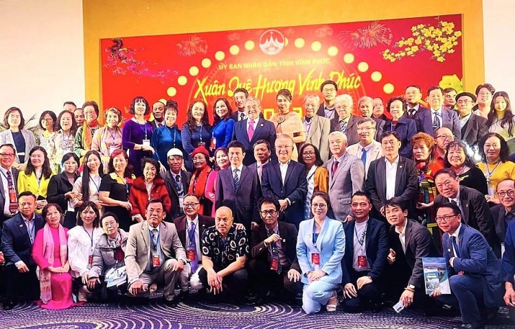 Kiều bào sẽ là cầu nối giúp Vĩnh Phúc tăng cường quan hệ hữu nghị, hợp tác với các nước Kiều bào sẽ là cầu nối giúp Vĩnh Phúc tăng cường quan hệ hữu nghị, hợp tác với các nước