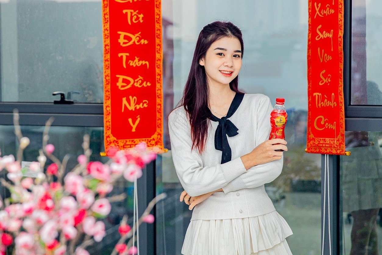 Nóng trong người đã có Trà Dr Thanh là câu cửa miệng quen thuộc của người trẻ. Nóng trong người đã có Trà Dr Thanh là câu cửa miệng quen thuộc của người trẻ.