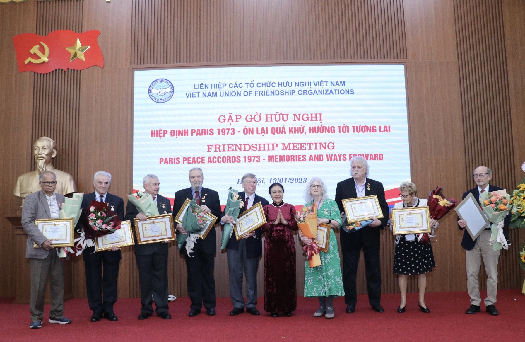 Việt Nam luôn khắc ghi trong tim tình đoàn kết quốc tế cao cả Việt Nam luôn khắc ghi trong tim tình đoàn kết quốc tế cao cả