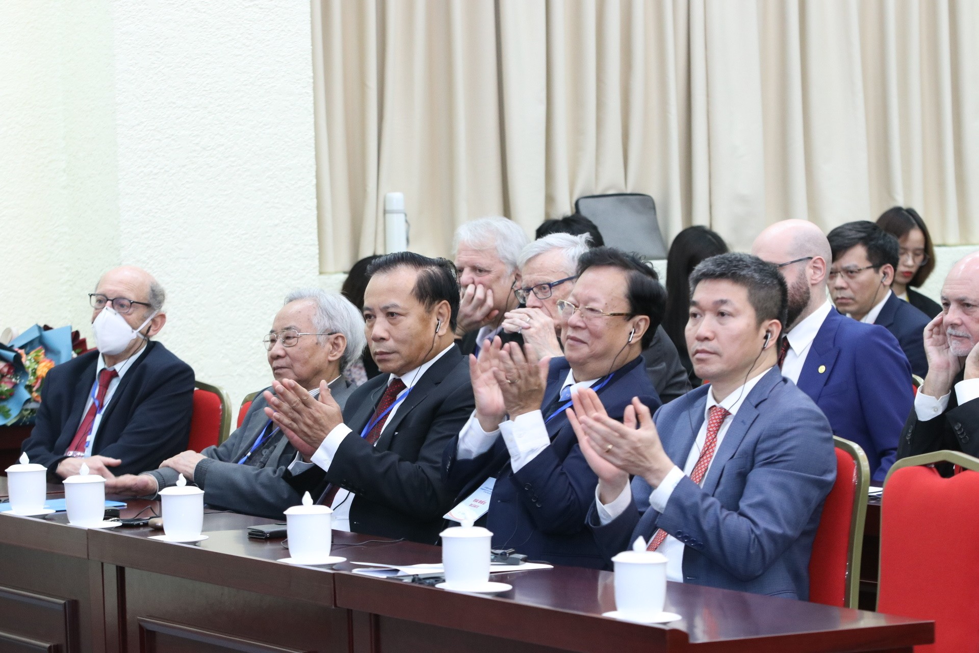 Việt Nam luôn khắc ghi trong tim tình đoàn kết quốc tế cao cả Việt Nam luôn khắc ghi trong tim tình đoàn kết quốc tế cao cả