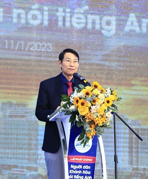 Ông Đinh Văn Thiệu – Tỉnh Ủy viên, Phó chủ tịch UBND Tỉnh, Trưởng ban chỉ đạo chương trình “Người dân Khánh Hòa nói tiếng Anh” phát biểu chỉ đạo tại Lễ phát động Ông Đinh Văn Thiệu – Tỉnh Ủy viên, Phó chủ tịch UBND Tỉnh, Trưởng ban chỉ đạo chương trình “Người dân Khánh Hòa nói tiếng Anh” phát biểu chỉ đạo tại Lễ phát động