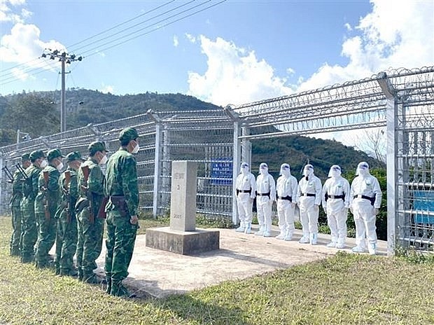 Vietnamese border guards and Chinese ones conduct a joint patrol on January 12. Photo: VNA Vietnamese border guards and Chinese ones conduct a joint patrol on January 12. Photo: VNA