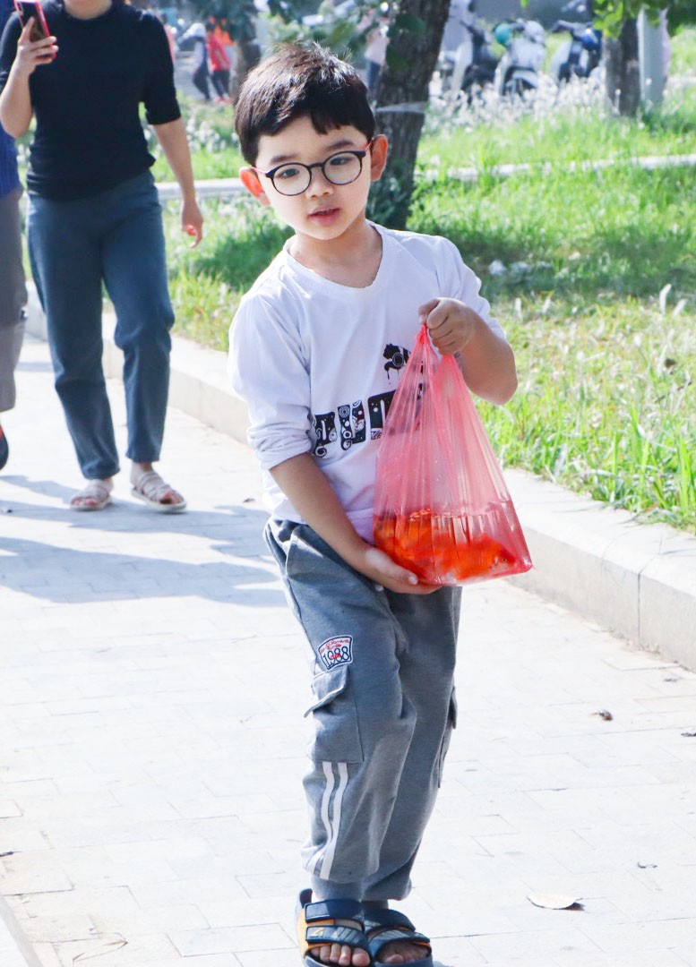 Hà Nội: Nhiều biện pháp hỗ trợ thả cá trong ngày tiễn Táo công Hà Nội: Nhiều biện pháp hỗ trợ thả cá trong ngày tiễn Táo công