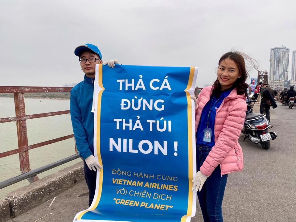 Sự xuất hiện của các tình nguyện viên trong chiến dịch Hà Nội: Nhiều biện pháp hỗ trợ thả cá trong ngày tiễn Táo công