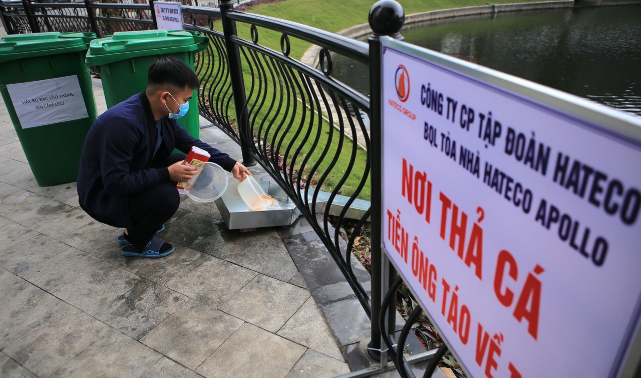 Hà Nội: Nhiều biện pháp hỗ trợ thả cá trong ngày tiễn Táo công Hà Nội: Nhiều biện pháp hỗ trợ thả cá trong ngày tiễn Táo công