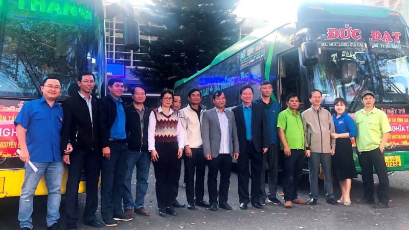 Gia Lai tổ chức "Chuyến xe nghĩa tình" đưa công nhân nghèo về quê