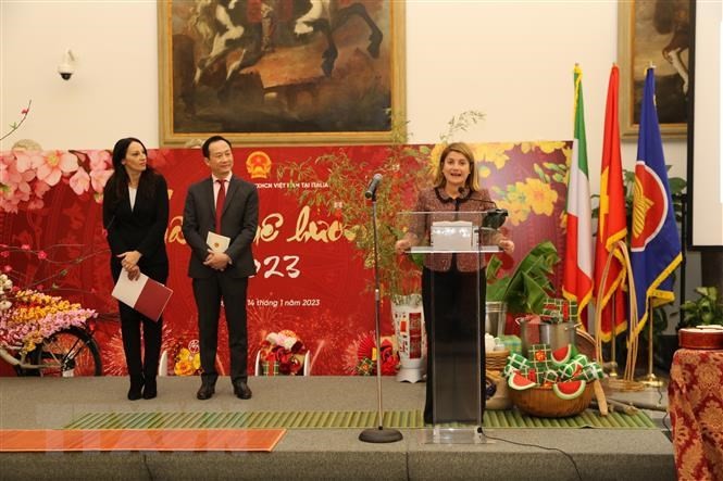 Xuân Quê hương ấm lòng người Việt xa xứ ở Australia và Italy | Người Việt bốn phương | Vietnam+ (VietnamPlus) Xuân Quê hương ấm lòng người Việt xa xứ ở Australia và Italy | Người Việt bốn phương | Vietnam+ (VietnamPlus)
