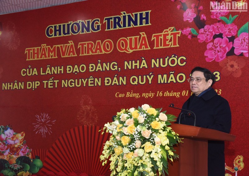 Quan tâm, chăm lo Tết cho lực lượng vũ trang, nhân dân tỉnh Cao Bằng Quan tâm, chăm lo Tết cho lực lượng vũ trang, nhân dân tỉnh Cao Bằng