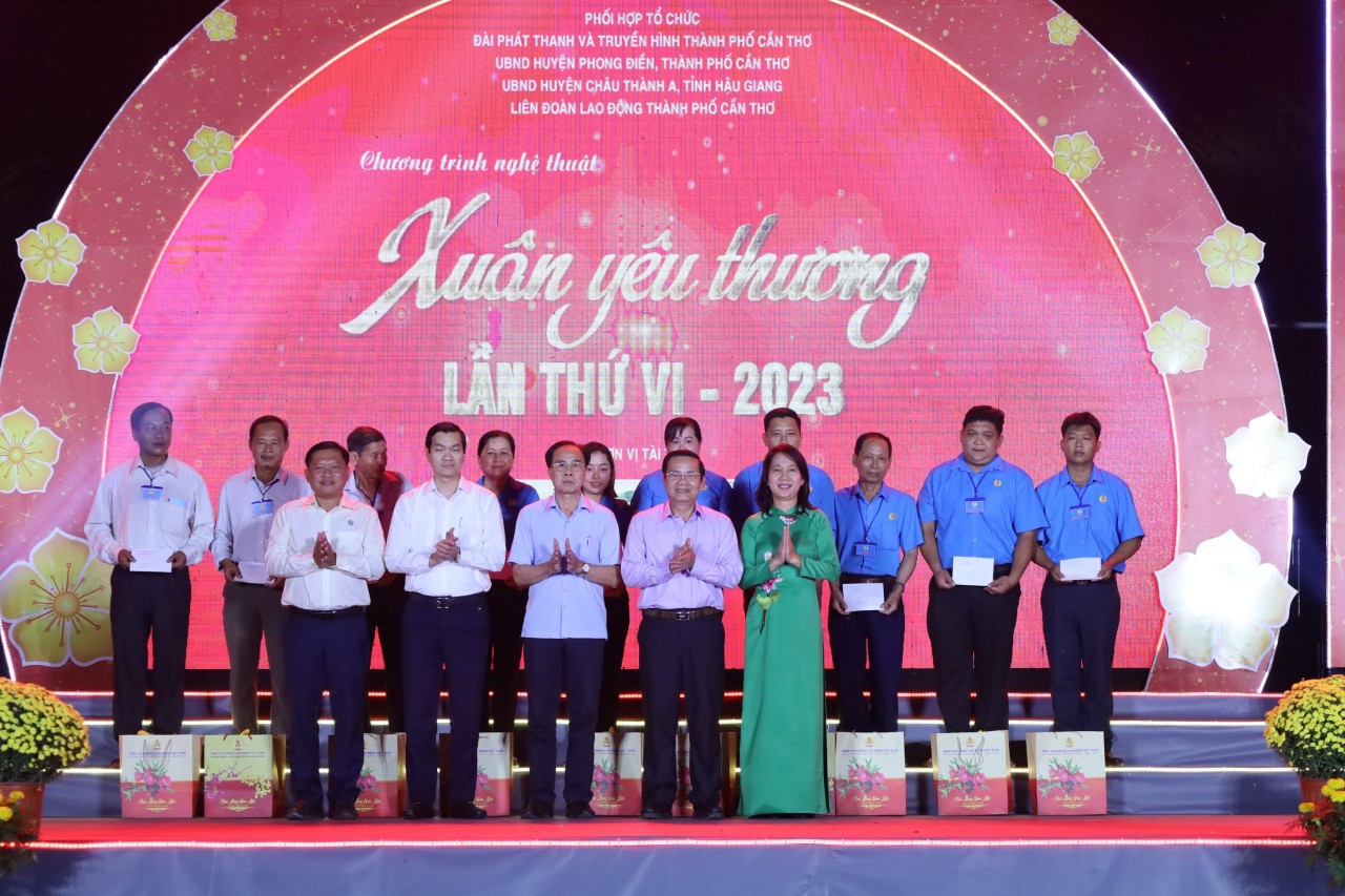 Ấm áp Chương trình “Xuân yêu thương” mang tết đến với người nghèo tại Cần Thơ Ấm áp Chương trình “Xuân yêu thương” mang tết đến với người nghèo tại Cần Thơ