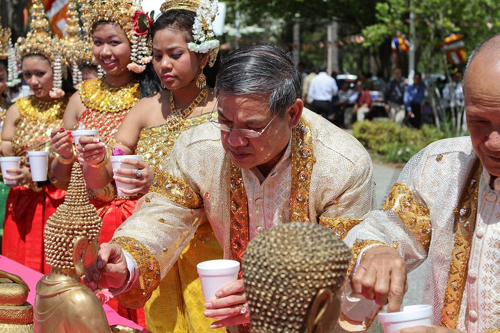 Lễ hội Chol Chnam Thmay (Ảnh: vi.wikipedia.org). Lễ hội Chol Chnam Thmay (Ảnh: vi.wikipedia.org).
