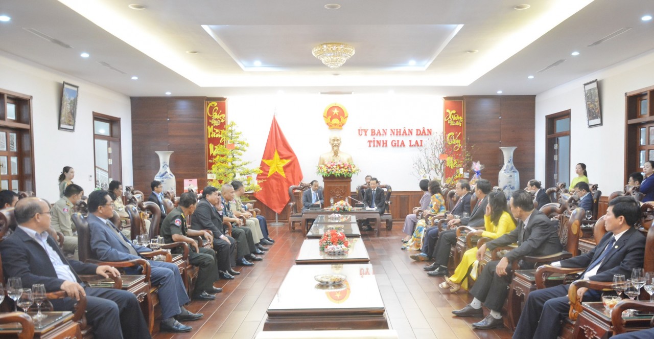 Đại diện hai tỉnh của Campuchia chúc Tết lãnh đạo và nhân dân tỉnh Gia Lai Đại diện hai tỉnh của Campuchia chúc Tết lãnh đạo và nhân dân tỉnh Gia Lai