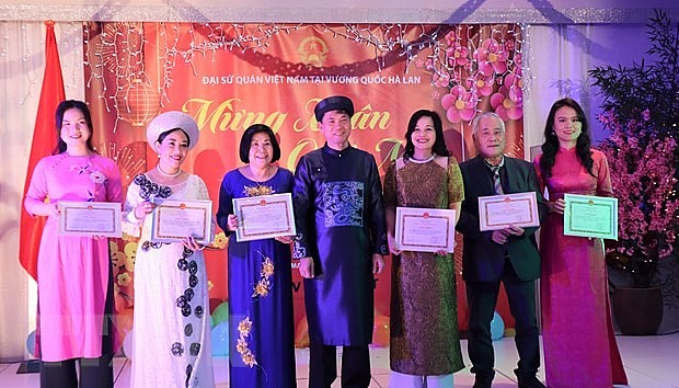 Xuân Quê hương ấm lòng người Việt ở xứ sở cối xay gió và hoa tuylip | Người Việt bốn phương | Vietnam+ (VietnamPlus) Xuân Quê hương ấm lòng người Việt ở xứ sở cối xay gió và hoa tuylip | Người Việt bốn phương | Vietnam+ (VietnamPlus)