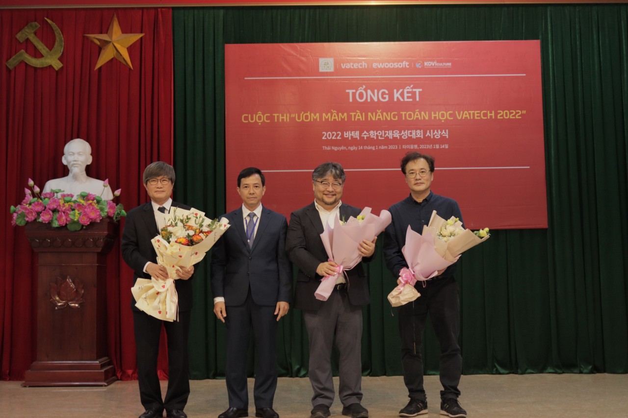 KCCC trao giải Cuộc thi “Ươm mầm tài năng toán học VATECH 2022 KCCC trao giải Cuộc thi “Ươm mầm tài năng toán học VATECH 2022