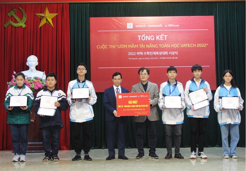 KCCC trao giải Cuộc thi “Ươm mầm tài năng toán học VATECH 2022 KCCC trao giải Cuộc thi “Ươm mầm tài năng toán học VATECH 2022