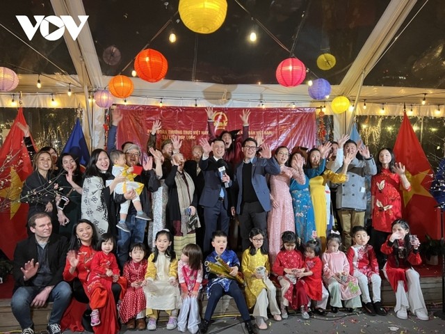 Người Việt tại các quốc gia đón Tết Quý Mão 2023 Người Việt tại các quốc gia đón Tết Quý Mão 2023