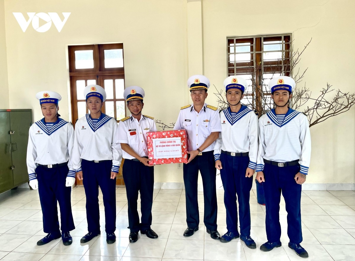 Người lính trên đảo Bình Ba: Đảm bảo an toàn từ hướng biển cho đất liền đón Xuân Người lính trên đảo Bình Ba: Đảm bảo an toàn từ hướng biển cho đất liền đón Xuân