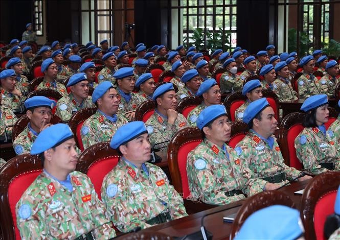 Kết nối trực tuyến với các chiến sĩ mũ nồi xanh Việt Nam thông qua "Nhịp cầu hòa bình" Kết nối trực tuyến với các chiến sĩ mũ nồi xanh Việt Nam thông qua "Nhịp cầu hòa bình"