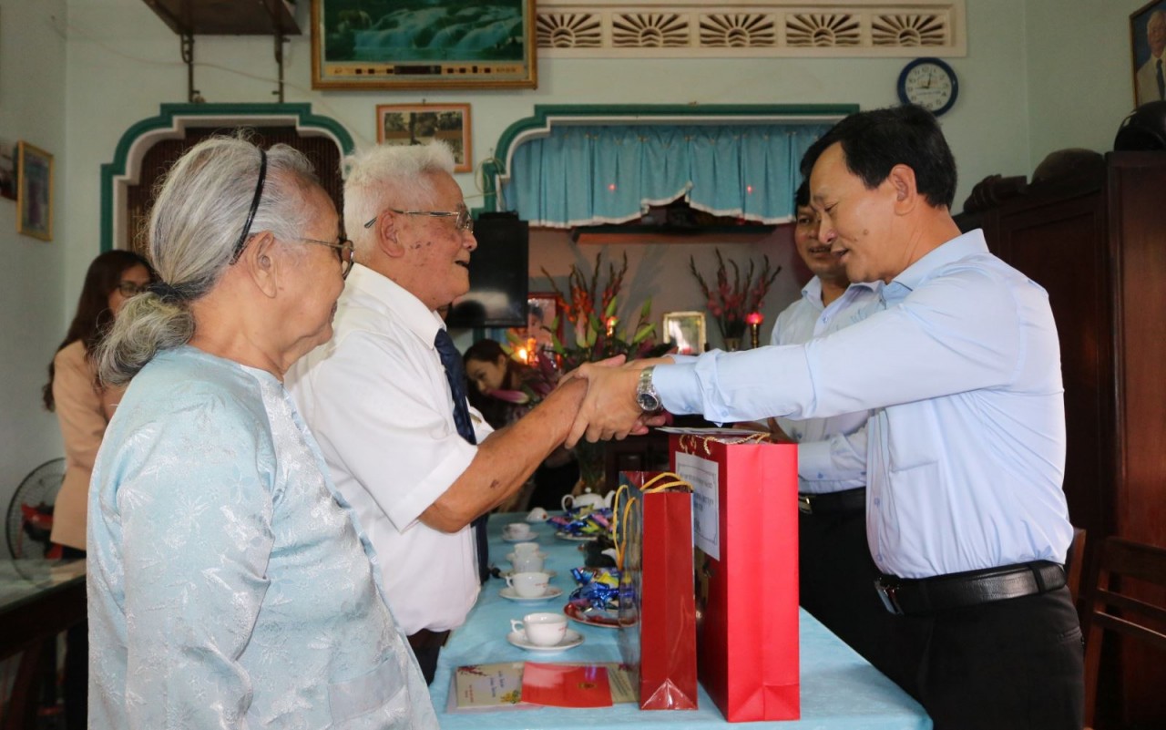 Kon Tum có hơn 4.900 đối tượng chính sách được nhận quà nhân dịp Tết Nguyên đán Quý Mão 2023 Kon Tum có hơn 4.900 đối tượng chính sách được nhận quà nhân dịp Tết Nguyên đán Quý Mão 2023